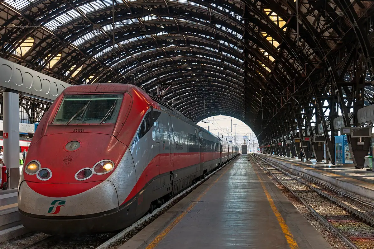 A Frecciarossa at Milano Centrale. The fast lines run through long tunnels.